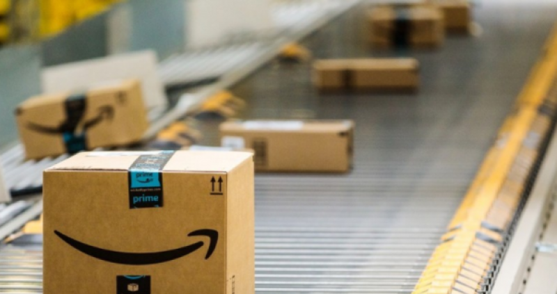 Amazon logistics centre in Corvera changes hands