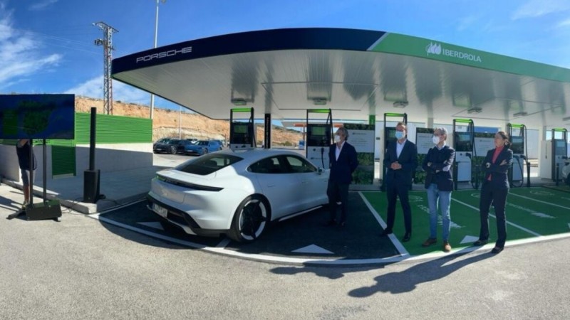 <span style='color:#780948'>ARCHIVED</span> - Elche unveils largest ultra-fast charging point for electric vehicles in southern Europe