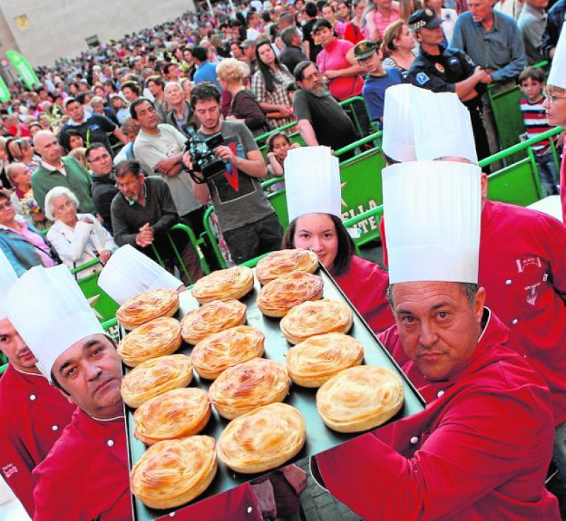<span style='color:#780948'>ARCHIVED</span> - Murcia meat pie: Bid for cultural recognition goes to court