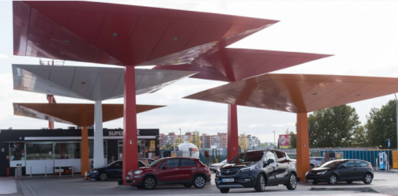 Low cost petrol stations in Murcia swamped as fuel exceeds 2 euros per litre