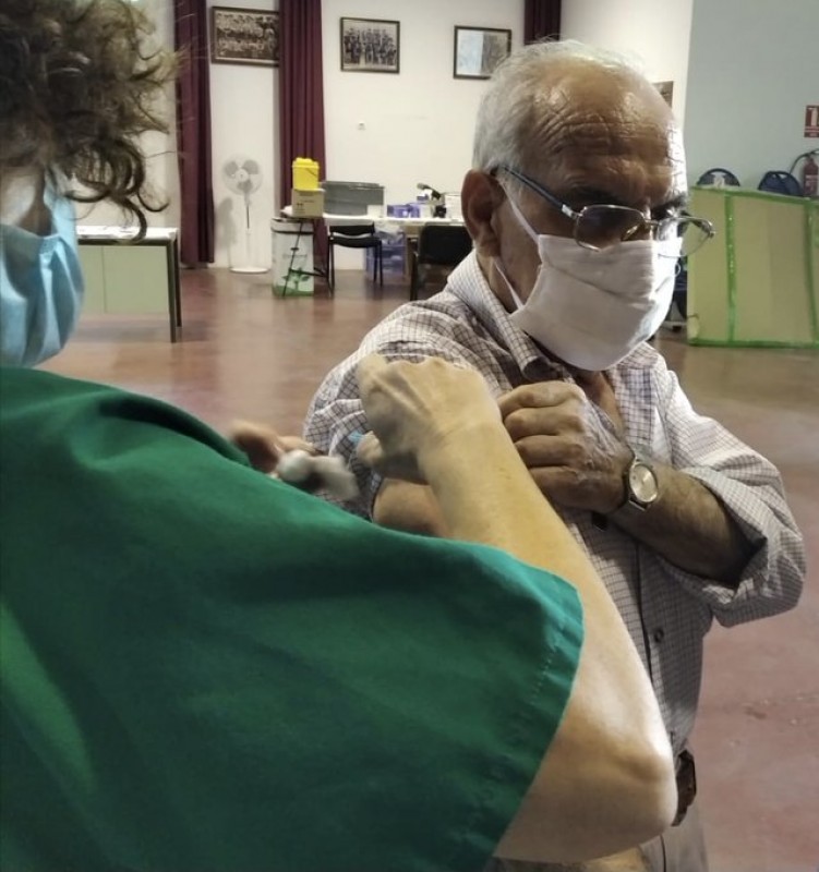 <span style='color:#780948'>ARCHIVED</span> - Granada begins administering fourth Covid jabs