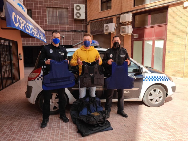 <span style='color:#780948'>ARCHIVED</span> - Lorca police donate bulletproof vests to Ukraine