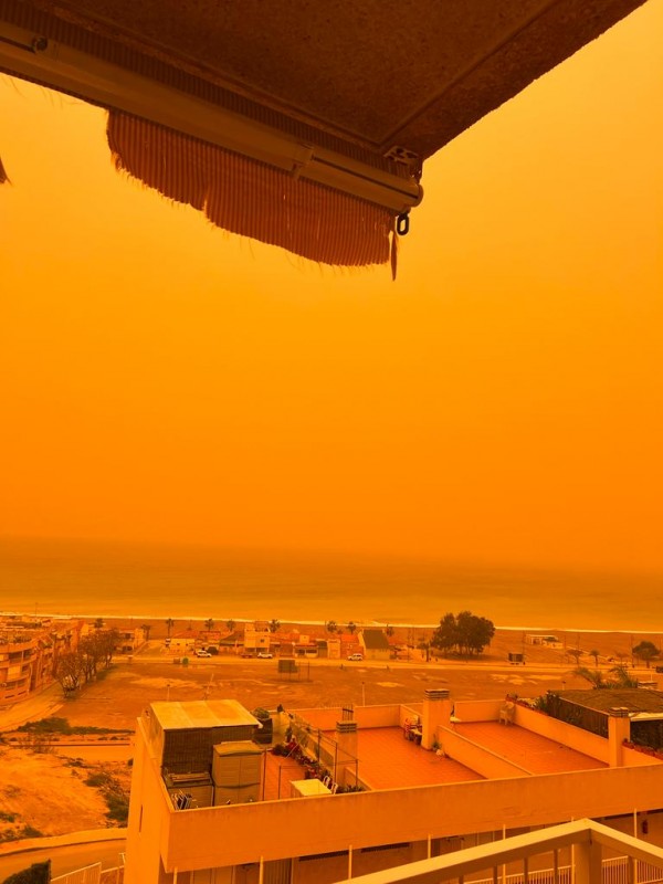 Saharan dust paints Murcia and Alicante sky orange