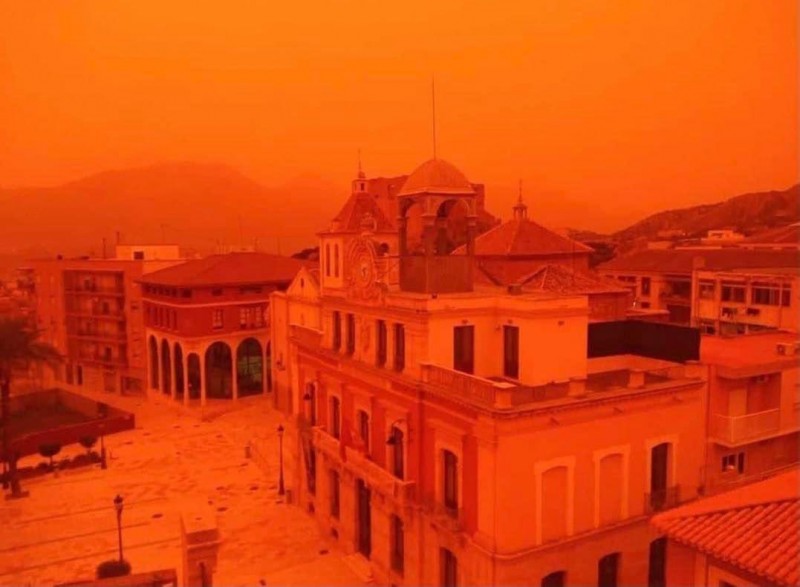 <span style='color:#780948'>ARCHIVED</span> - Why is the sky orange, how long will it last and is it dangerous?