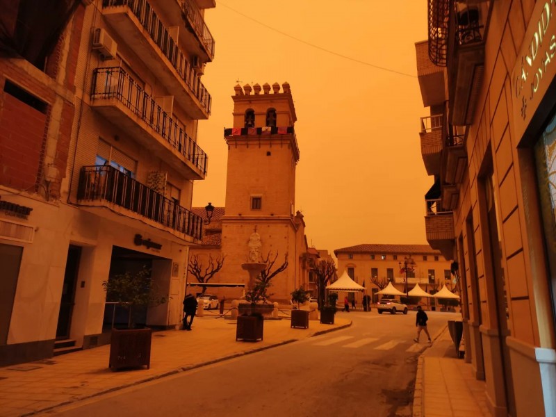 <span style='color:#780948'>ARCHIVED</span> - Why is the sky orange, how long will it last and is it dangerous?