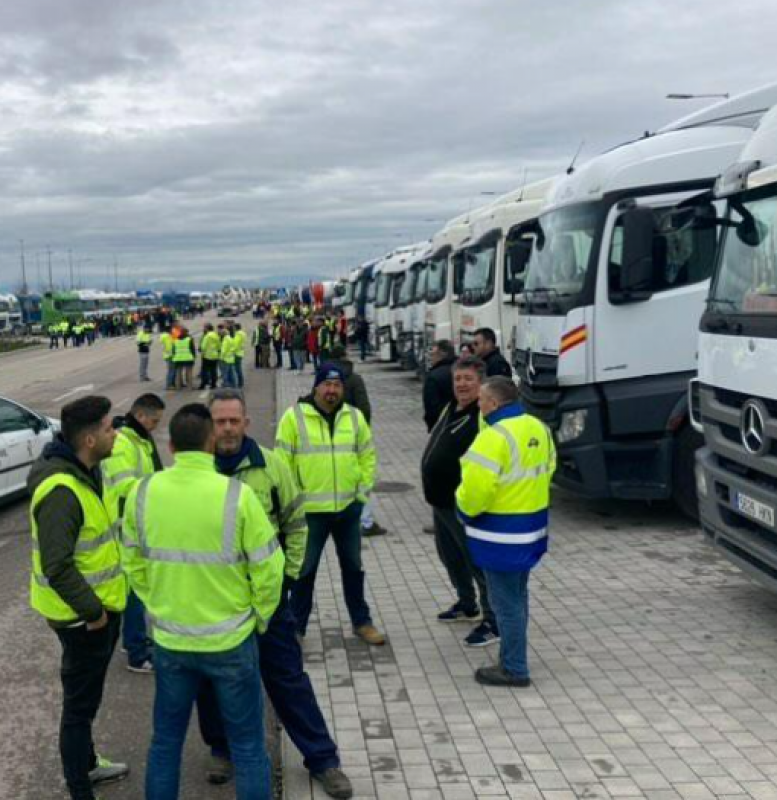 <span style='color:#780948'>ARCHIVED</span> - Truckers in Murcia refused permission to protest