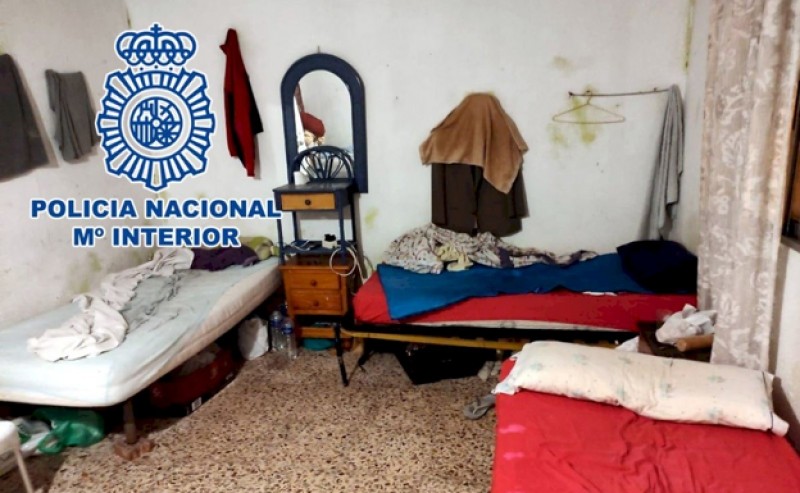 Children amongst illegal immigrants crammed in filthy Alicante flats by criminal network