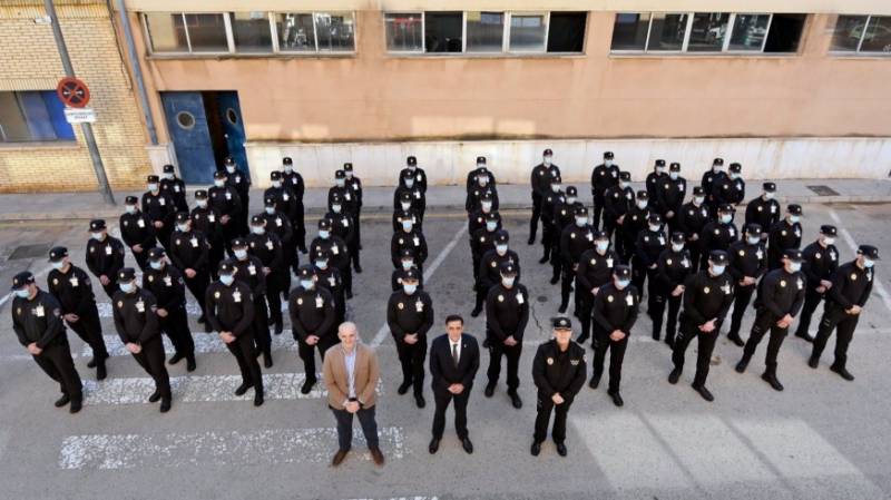 <span style='color:#780948'>ARCHIVED</span> - Dozens of trainee police recruits hit the streets of Murcia city