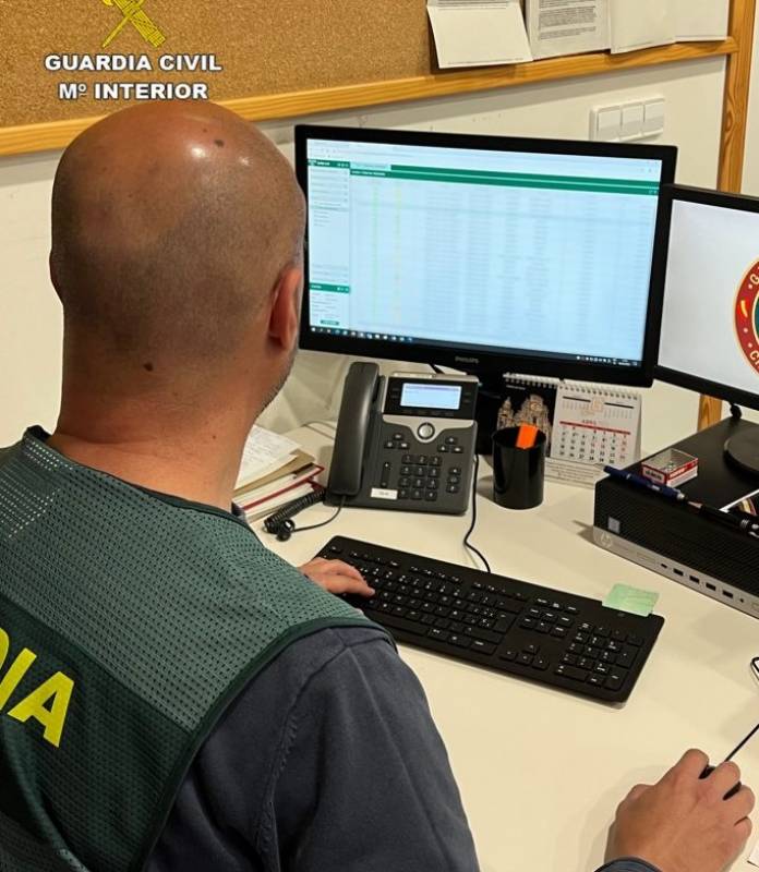 <span style='color:#780948'>ARCHIVED</span> - Murcia teenager held over national internet scam duping at least 20 victims