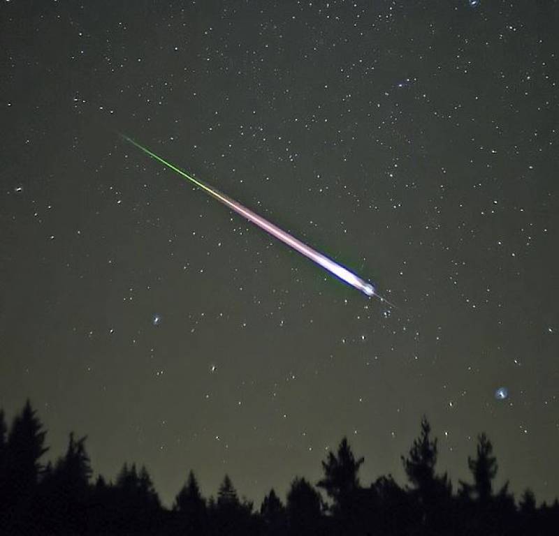 <span style='color:#780948'>ARCHIVED</span> - Lyrid meteor shower lights up the sky in Murcia, Spain this week