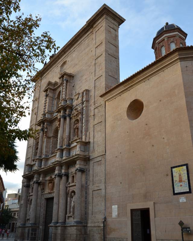 <span style='color:#780948'>ARCHIVED</span> - Civil war bomb found embedded in the bell tower of Costa Blanca church