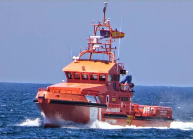 Migrant boat sinks off Gran Canaria leaving 24 people missing