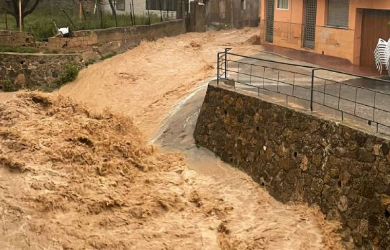 <span style='color:#780948'>ARCHIVED</span> - Hailstones and flooding in Caravaca de la Cruz and Mula, Murcia