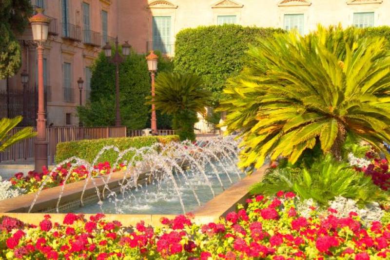 Crime wave: why are people stealing chlorine tablets from Murcia fountains?