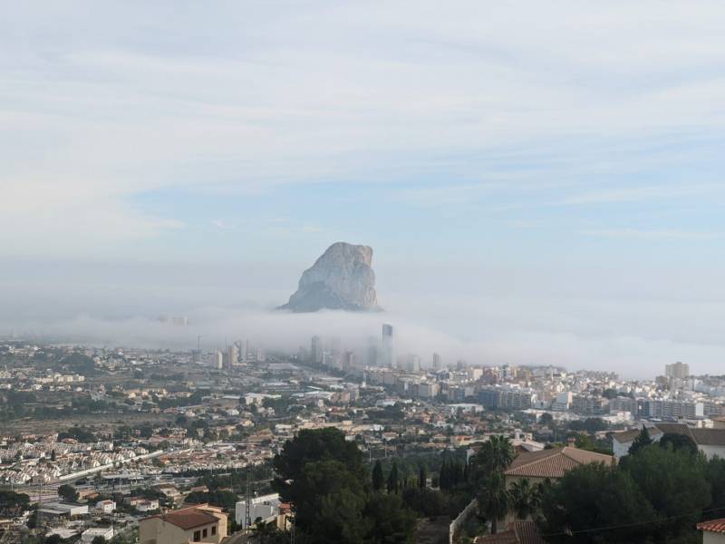 <span style='color:#780948'>ARCHIVED</span> - Eerie mist engulfs the Marina Alta coastline in Alicante