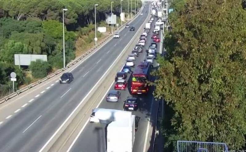 <span style='color:#780948'>ARCHIVED</span> - Motorists stuck in 15km tailbacks after car overturns on the A-7 Marbella