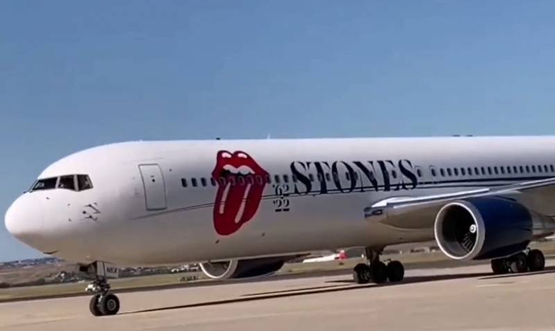 Video shows the moment the Rolling Stones touch down in Spain ahead of their concert in Madrid next week