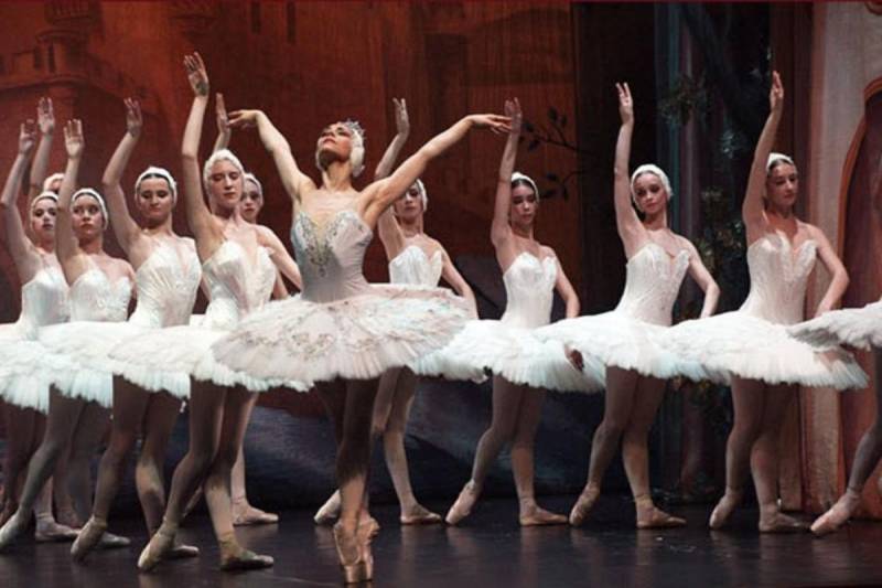 <span style='color:#780948'>ARCHIVED</span> - May 29 Swan Lake ballet at the Auditorio El Batel in Cartagena