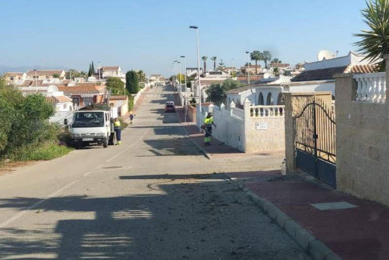 <span style='color:#780948'>ARCHIVED</span> - Mazarron Town Hall working hard to remove scrub from roadsides