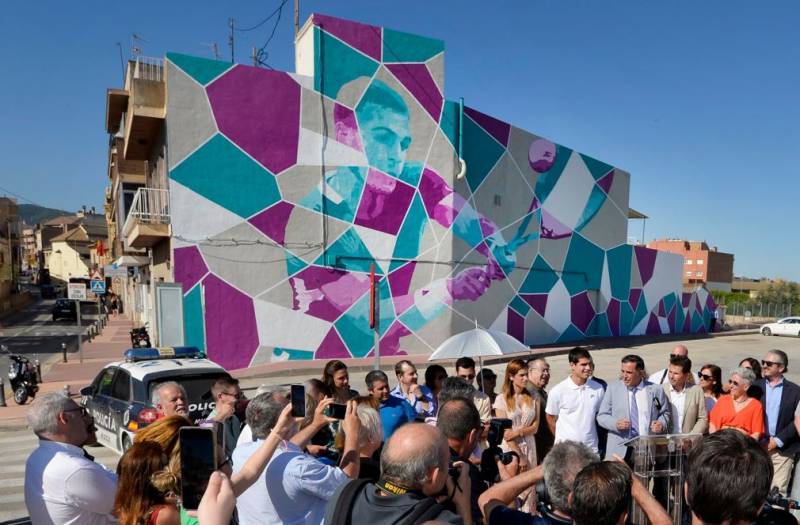 <span style='color:#780948'>ARCHIVED</span> - A new giant mural of Carlos Alcaraz painted in El Palmar, Murcia