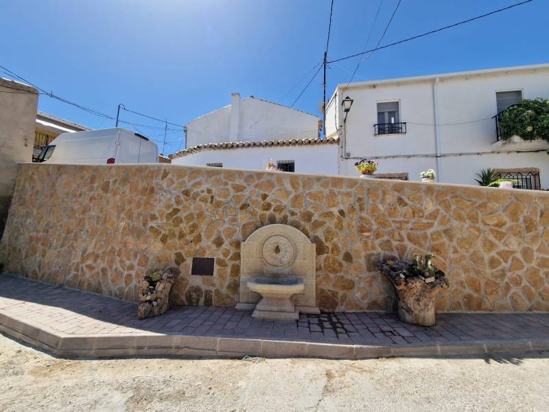 <span style='color:#780948'>ARCHIVED</span> - New stone drinking fountain added to Lorca street to beat the heat