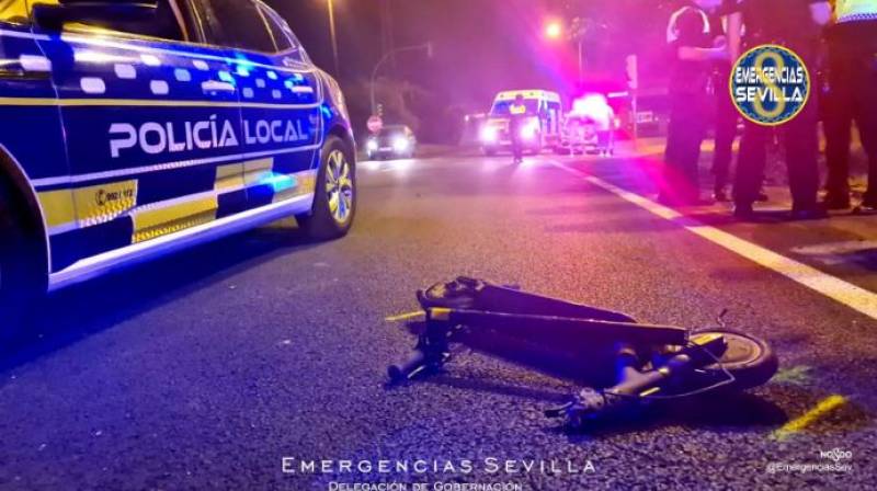 <span style='color:#780948'>ARCHIVED</span> - Seville scooter rider, 38, critically injured after being run over by a car