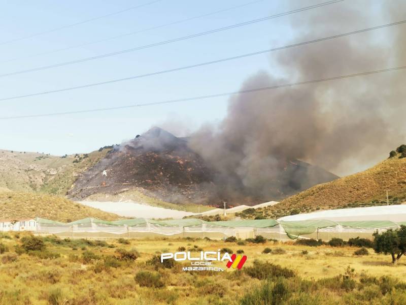 <span style='color:#780948'>ARCHIVED</span> - Huge forest fire brought under control in Mazarron