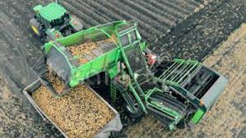 <span style='color:#780948'>ARCHIVED</span> - Murcia farm worker dies after getting trapped in potato harvester in Orihuela