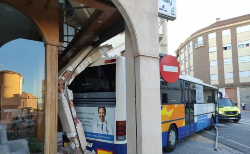 <span style='color:#780948'>ARCHIVED</span> - Alicante driver run over and killed by own bus before it crashes into a shopfront