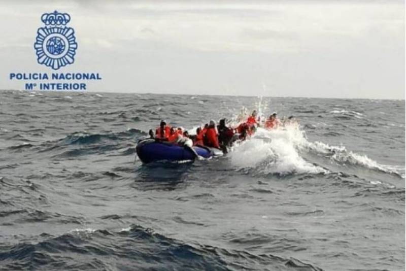 7 boat skippers arrested for bringing 200 migrants from Algeria to Murcia