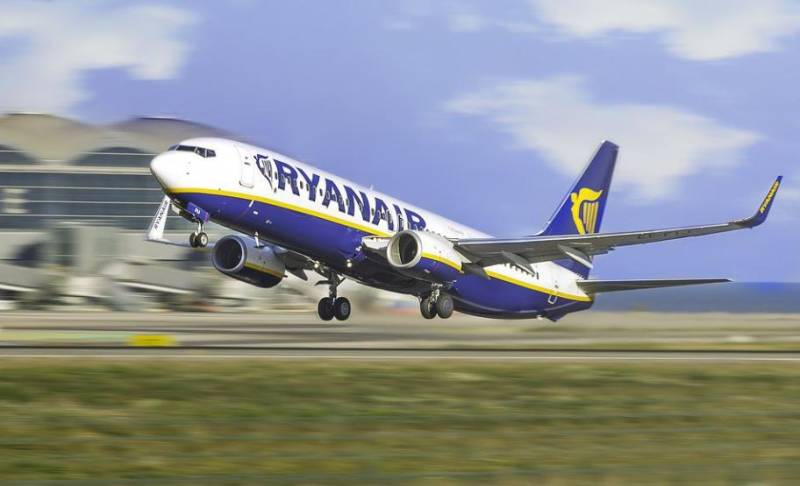 <span style='color:#780948'>ARCHIVED</span> - Plane sailing: Ryanair operates full flight schedule in Spain despite strikes