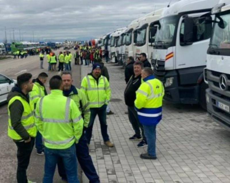 <span style='color:#780948'>ARCHIVED</span> - Transport strike in Spain called off
