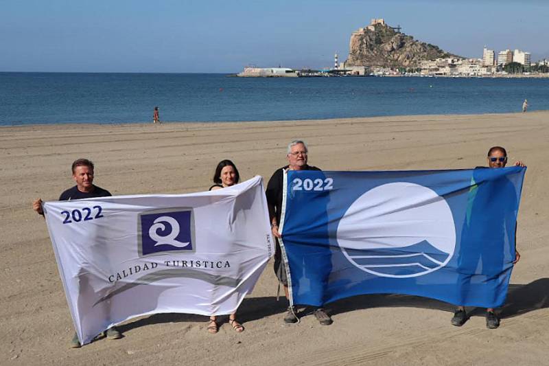 <span style='color:#780948'>ARCHIVED</span> - Aguilas proudly flies 11 Blue Flags at local beaches and marinas