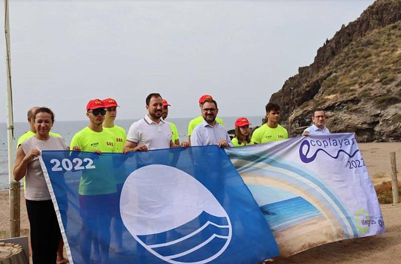 <span style='color:#780948'>ARCHIVED</span> - Lifeguards on duty as Blue and Ecoplayas Flags fly at the Lorca beach of Cala de Calnegre