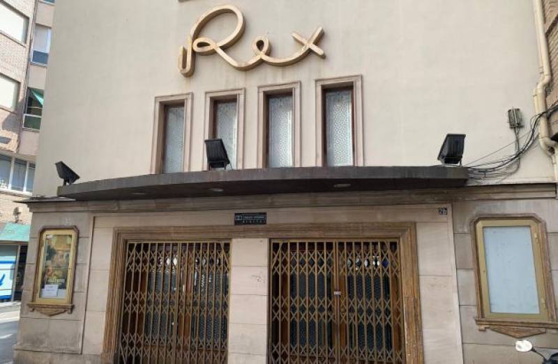 <span style='color:#780948'>ARCHIVED</span> - Murcia residents protest to keep the Cine Rex cinema as a protected cultural asset