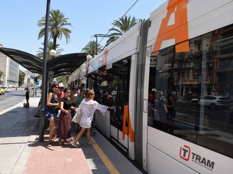 <span style='color:#780948'>ARCHIVED</span> - Alicante TRAM is offering free travel to Benidorm attractions with ticket purchase