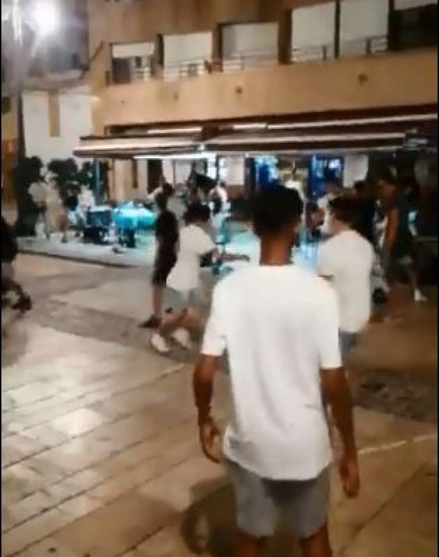 <span style='color:#780948'>ARCHIVED</span> - WATCH: Cartagena street violence escalates with gangs of youths attacking bar staff