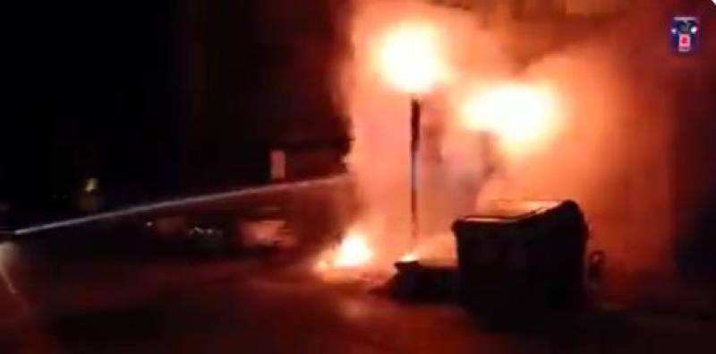 <span style='color:#780948'>ARCHIVED</span> - WATCH: Bin blaze scorches a car and house in Cabezo de Torres
