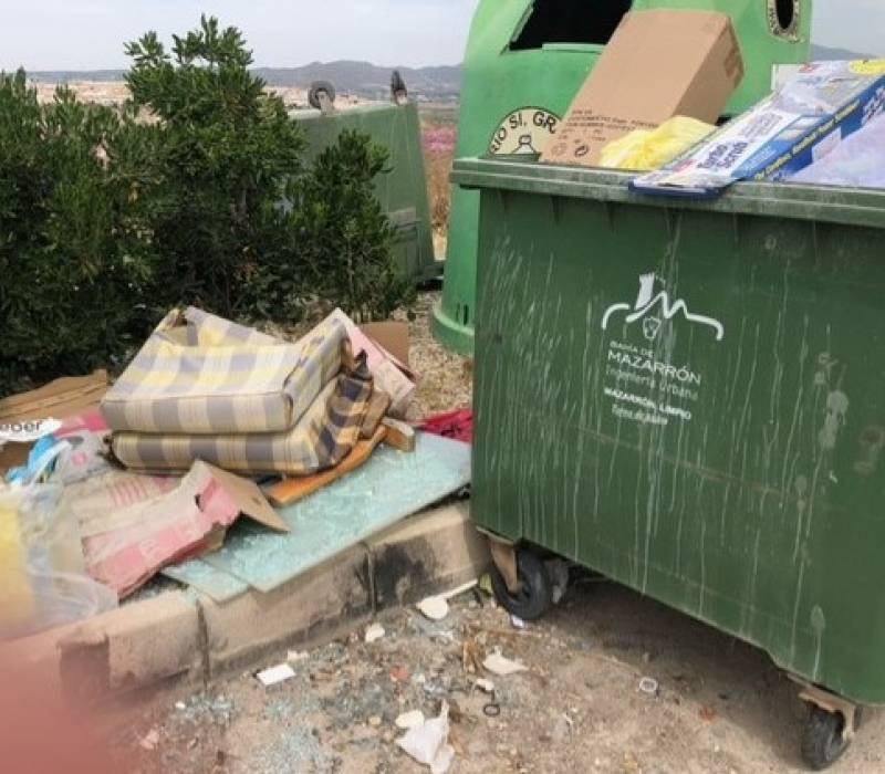Camposol Community groups collaborate in project with Mazarrón Council to fix bin site