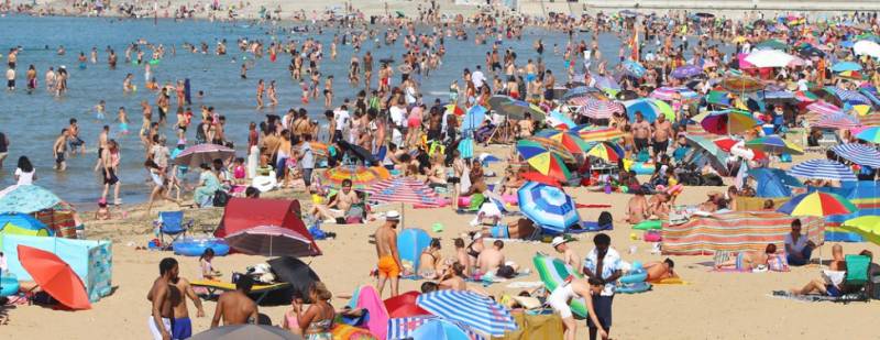 6 banned beach behaviours that will land you with a fine in Spain
