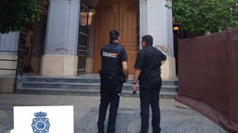 <span style='color:#780948'>ARCHIVED</span> - Men burst into Murcia church screaming obscenities at worshippers during mass