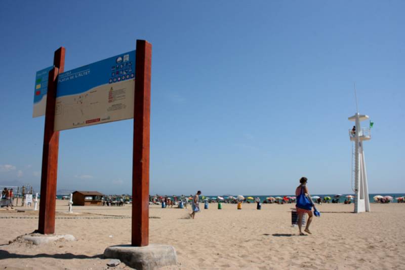 <span style='color:#780948'>ARCHIVED</span> - Serial thief who plagued tourists in Elche, Alicante is nabbed red-handed