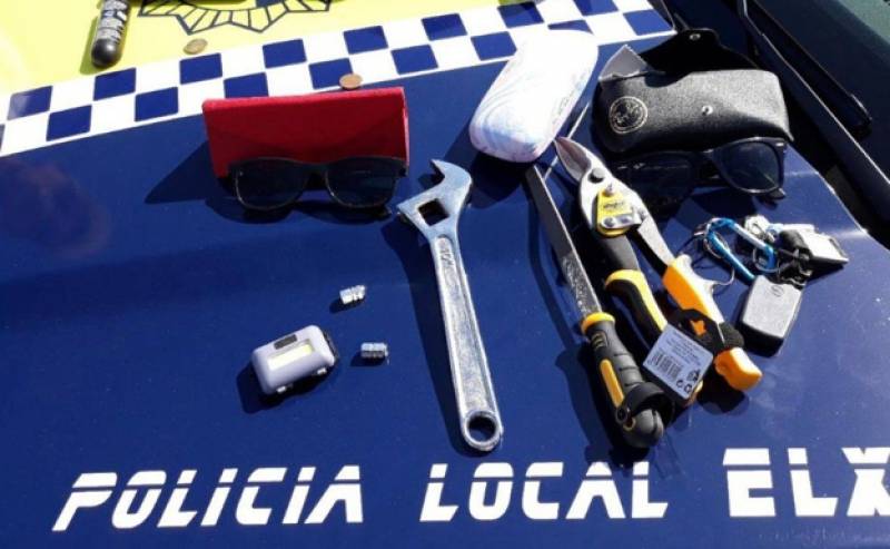 <span style='color:#780948'>ARCHIVED</span> - Serial thief who plagued tourists in Elche, Alicante is nabbed red-handed