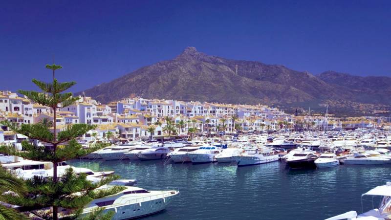 <span style='color:#780948'>ARCHIVED</span> - Six arrested for stealing high-end watches from tourists in Marbella, Spain
