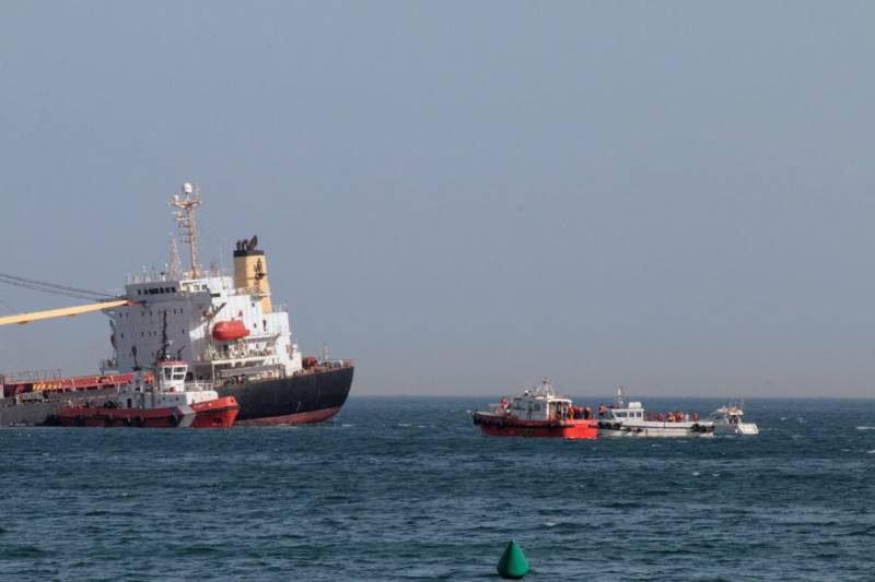 <span style='color:#780948'>ARCHIVED</span> - Gibraltar confirms heavy oil spillage from sinking bulk carrier off the coast of Cadiz