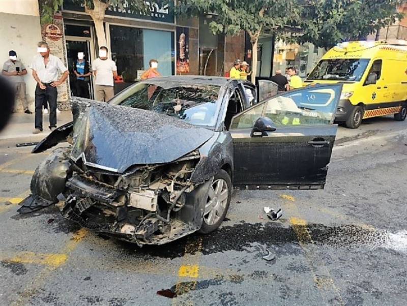 <span style='color:#780948'>ARCHIVED</span> - Two hospitalised after driver flees from scene of accident in Mazarron