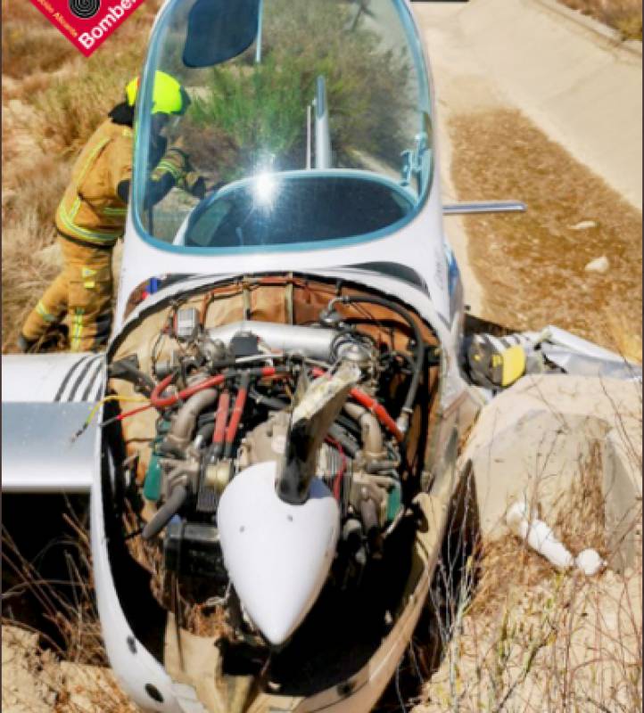 <span style='color:#780948'>ARCHIVED</span> - Close call: light aircraft crashes inches from Alicante road