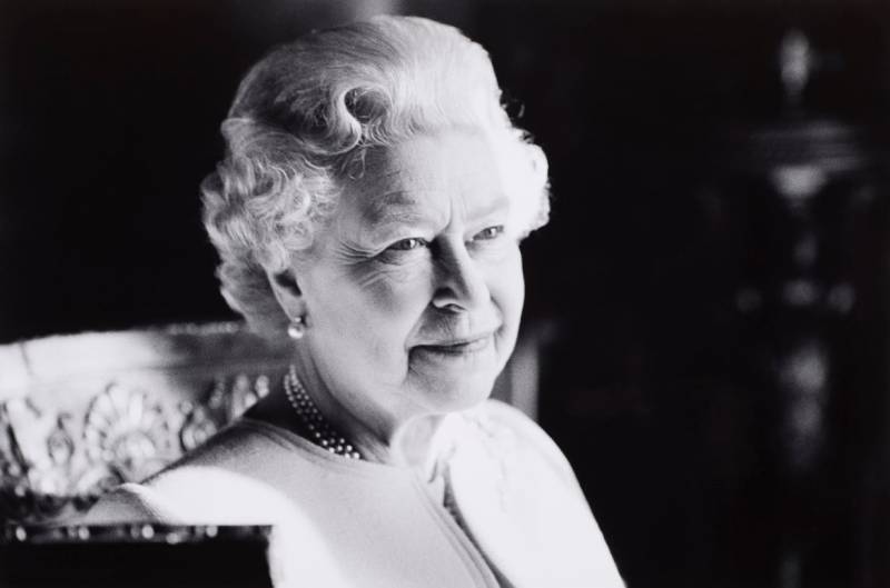 Queen Elizabeth II dies at home in Balmoral Castle with her family around her