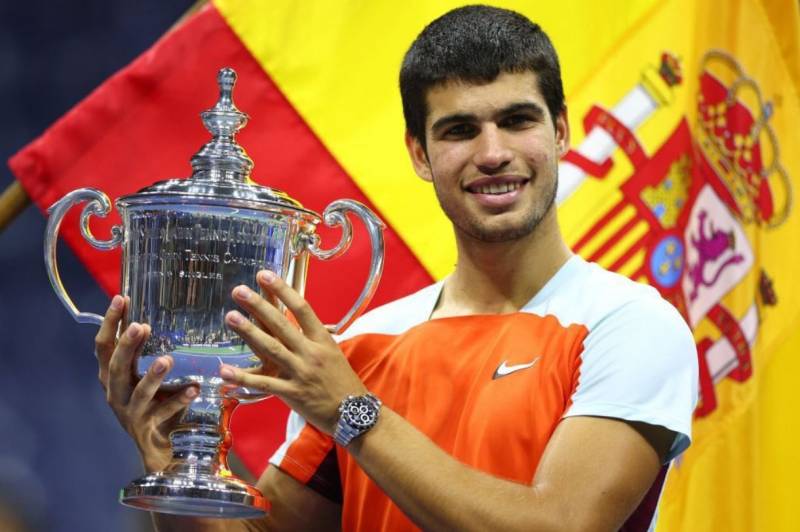 <span style='color:#780948'>ARCHIVED</span> - Murcia teenage tennis champ Carlos Alcaraz wins US open and becomes youngest ever No 1