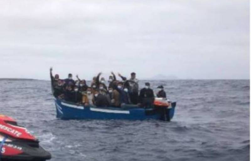24 migrant minors arrive by boat to the Region of Murcia